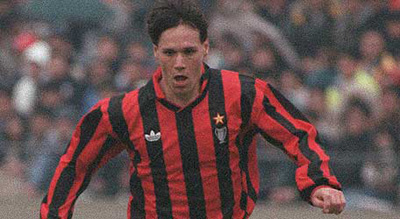 Le confessioni di Marco Van Basten: “Arrigo Sacchi? Era un fanatico, però adesso lo capisco meglio. Ci ha aiutato tanto a giocare bene e vincere” Le confessioni di Marco Van Basten: “Arrigo Sacchi? Era un fanatico, però adesso lo capisco meglio. Ci ha aiutato tanto a giocare bene e vincere”