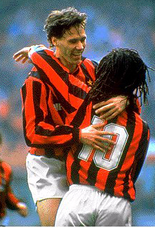 Le confessioni di Marco Van Basten: “Arrigo Sacchi? Era un fanatico, però adesso lo capisco meglio. Ci ha aiutato tanto a giocare bene e vincere” Le confessioni di Marco Van Basten: “Arrigo Sacchi? Era un fanatico, però adesso lo capisco meglio. Ci ha aiutato tanto a giocare bene e vincere”