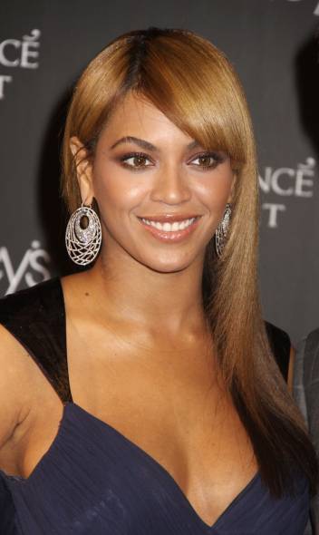 Incidente sul palco per Beyoncé: la popstar aggredita da un fan