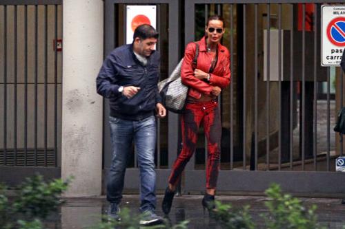 Nina Moric, incidente stradale con il compagno alla guida del suv: “E’ stato un miracolo” Nina Moric, incidente stradale con il compagno alla guida del suv: “E’ stato un miracolo”