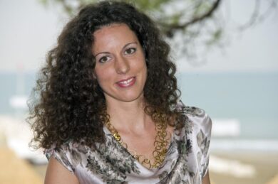 Silvia Avallone racconta “Marina Bellezza”. “Lo scrittore deve restare in disparte”. “Le poesie? Le leggo, ma non ne scrivo più”. E su Renzi…