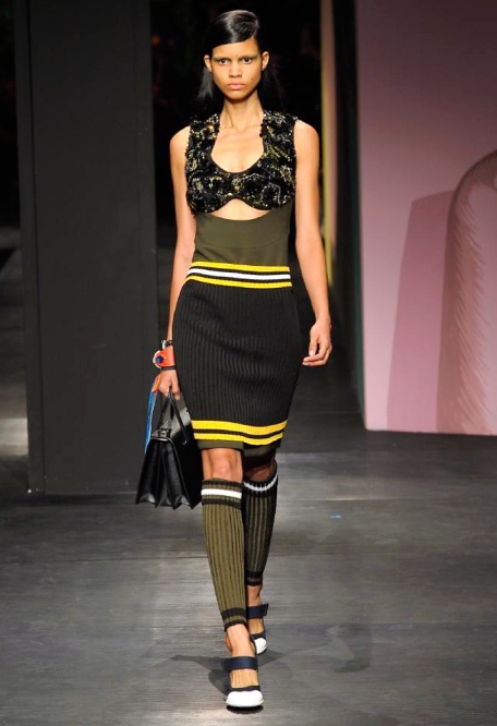 Strepitosa Prada. Trionfa l’osmosi arte-moda Strepitosa Prada. Trionfa l’osmosi arte-moda