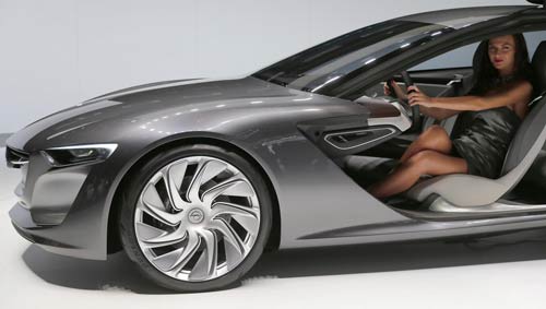 L’automobile andrà da sola. Così l’hi-tech rivoluziona la guida L’automobile andrà da sola. Così l’hi-tech rivoluziona la guida