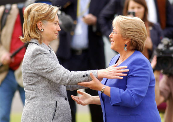 Usa 2016, Hillary si scalda. “Sto valutando se correre” Usa 2016, Hillary si scalda. “Sto valutando se correre”