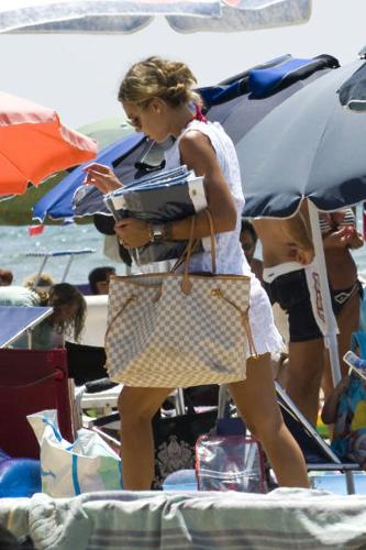 Ottimo esordio per Le Iene: Ballarò sfida la crisi dei talk