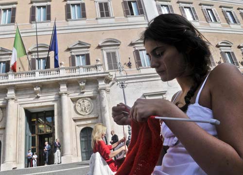 Femminicidio: troppi emendamenti, slittta il voto alla Camera Femminicidio: troppi emendamenti, slittta il voto alla Camera