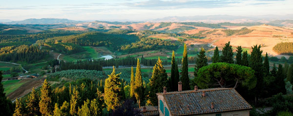 Il fascino di vivere in un borgo medievale. Viaggio di Affari a Castelfalfi. Video Il fascino di vivere in un borgo medievale. Viaggio di Affari a Castelfalfi. Video