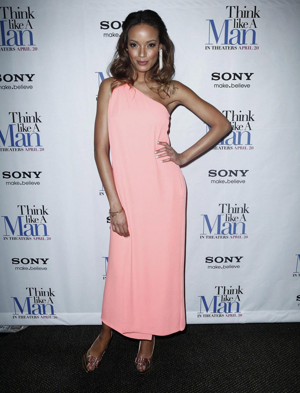 Senza intimo al ristorante vip Senza intimo al ristorante vip