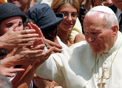 Wojtyla e Roncalli santi d’aprile. Roma si prepara per l’invasione Wojtyla e Roncalli santi d’aprile. Roma si prepara per l’invasione