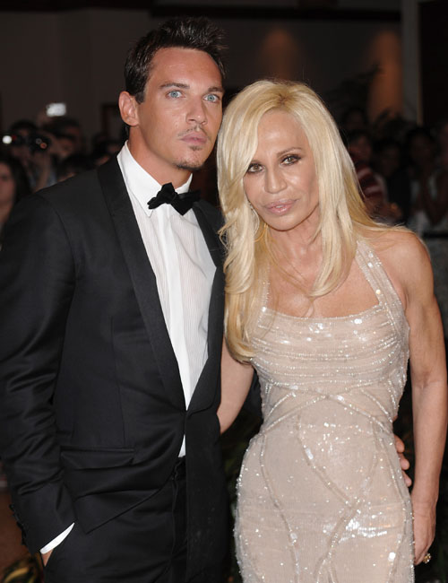 Coca e successo, il film choc sui Versace Coca e successo, il film choc sui Versace