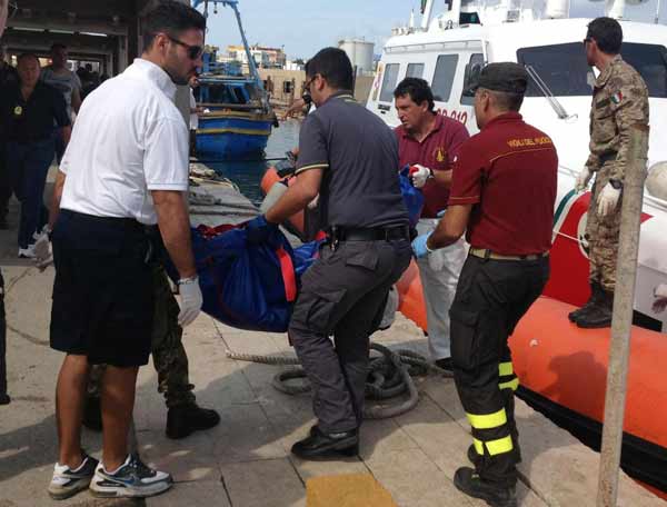 Strage di Lampedusa, sale ancora il numero dei corpi recuperati