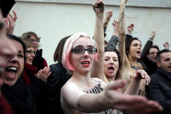Spagna, le Femen irrompono nel Parlamento Spagna, le Femen irrompono nel Parlamento