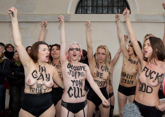 Spagna, le Femen irrompono nel Parlamento Spagna, le Femen irrompono nel Parlamento