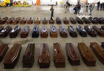 Lampedusa, nave con le bare a Porto Empedocle
