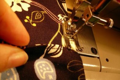 Mestieri tradizionali contro la crisi: italiani e immigrati imparano a cucire insieme