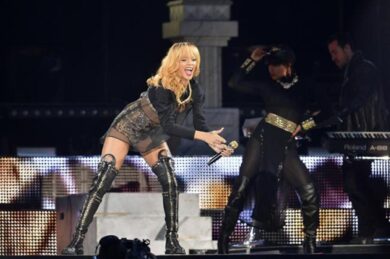 Tartarughe usate per show hard: lo spettacolo traumatizza Rihanna