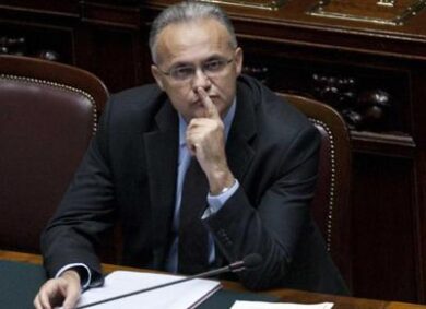 E’ rottura tra Casini e Monti