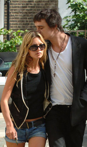 Kate Moss sfigurata dal botox: ecco il vero volto della top model Kate Moss sfigurata dal botox: ecco il vero volto della top model