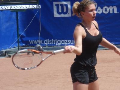 Cinque tornei vinti dopo essersi fatta ridurre il seno: la storia della tennista Simona Halep Cinque tornei vinti dopo essersi fatta ridurre il seno: la storia della tennista Simona Halep