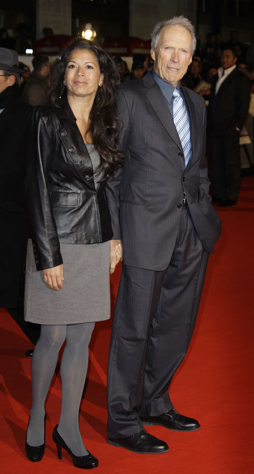 Clint Eastwood lasciato dalla moglie: con Dina amore finito dopo 17 anni Clint Eastwood lasciato dalla moglie: con Dina amore finito dopo 17 anni