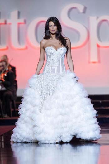 Manuela Arcuri mostra il pancino Manuela Arcuri mostra il pancino