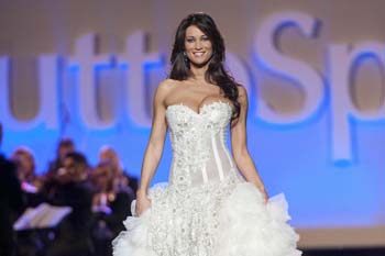 Manuela Arcuri mostra il pancino Manuela Arcuri mostra il pancino