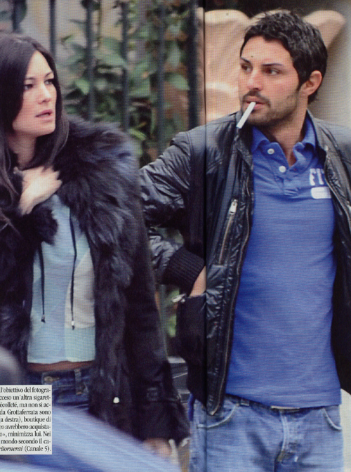 Manuela Arcuri mostra il pancino Manuela Arcuri mostra il pancino