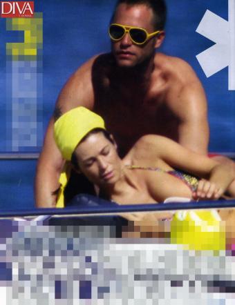 Manuela Arcuri mostra il pancino Manuela Arcuri mostra il pancino