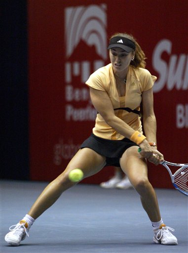 Hingis si difende in tribunale. L’ex marito: “Mi picchiava” Hingis si difende in tribunale. L’ex marito: “Mi picchiava”
