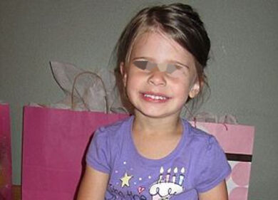 Non vuole togliersi il cappotto. Bimba di tre anni uccisa dalla maestra