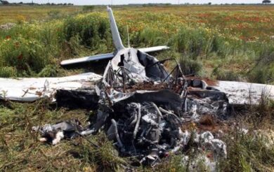 Aereo prende fuoco in pista. E due velivoli si scontrano in quota