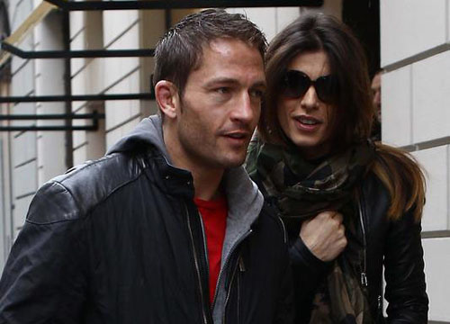 Svolta feticista per Elisabetta Canalis: mette i piedi in bocca all’amica Svolta feticista per Elisabetta Canalis: mette i piedi in bocca all’amica
