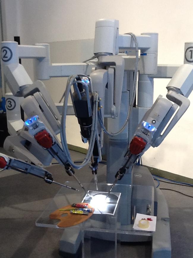 Robot sempre più diffusi in chirurgia. Italia leader europeo Robot sempre più diffusi in chirurgia. Italia leader europeo
