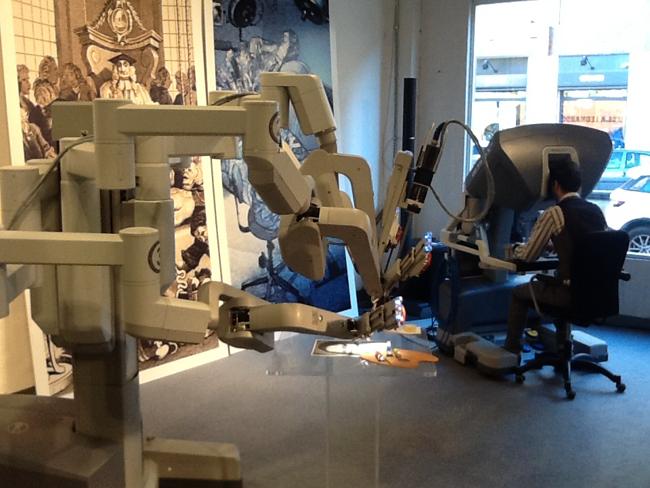 Robot sempre più diffusi in chirurgia. Italia leader europeo Robot sempre più diffusi in chirurgia. Italia leader europeo