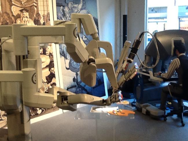 Robot sempre più diffusi in chirurgia. Italia leader europeo Robot sempre più diffusi in chirurgia. Italia leader europeo