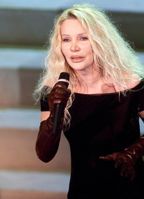 Paura per Ivana Spagna. Aggredita e derubata a Milano Paura per Ivana Spagna. Aggredita e derubata a Milano