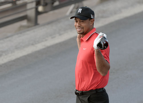 Ponte su Bosforo chiuso per Tiger Woods: polemiche per l’esibizione del campione Ponte su Bosforo chiuso per Tiger Woods: polemiche per l’esibizione del campione