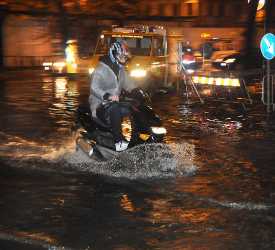 Italia nella morsa del gelo, 2 morti nelle Marche. Prima neve Italia nella morsa del gelo, 2 morti nelle Marche. Prima neve