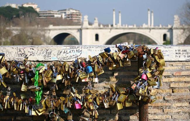 Rilancio Ponte Milvio, i negozianti fanno rete per il territorio Rilancio Ponte Milvio, i negozianti fanno rete per il territorio