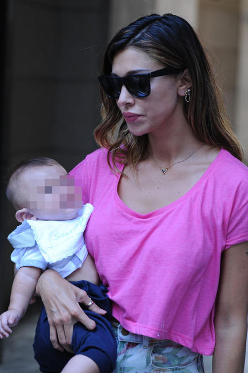 Belen in difficoltà con Santiago, appello su Facebook: “Vi prego, aiutatemi” Belen in difficoltà con Santiago, appello su Facebook: “Vi prego, aiutatemi”