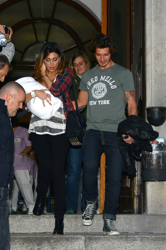 Belen in difficoltà con Santiago, appello su Facebook: “Vi prego, aiutatemi” Belen in difficoltà con Santiago, appello su Facebook: “Vi prego, aiutatemi”