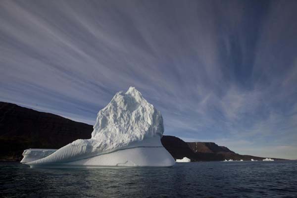 Paura nell’Atlantico: un iceberg gigante minaccia le rotte Paura nell’Atlantico: un iceberg gigante minaccia le rotte