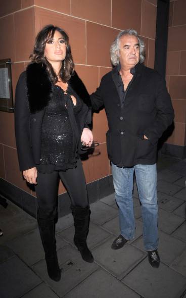 Lady Briatore si spoglia: Elisabetta Gregoraci senza veli per beneficenza Lady Briatore si spoglia: Elisabetta Gregoraci senza veli per beneficenza