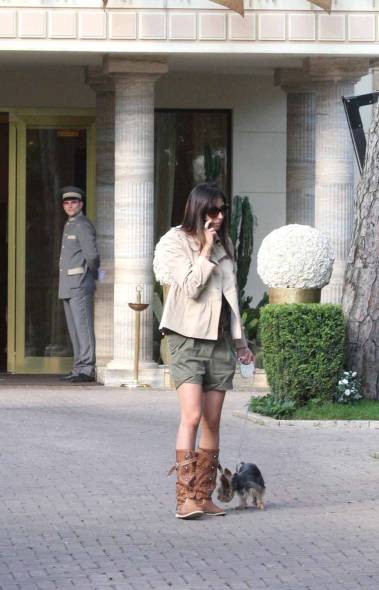 Lady Briatore si spoglia: Elisabetta Gregoraci senza veli per beneficenza Lady Briatore si spoglia: Elisabetta Gregoraci senza veli per beneficenza