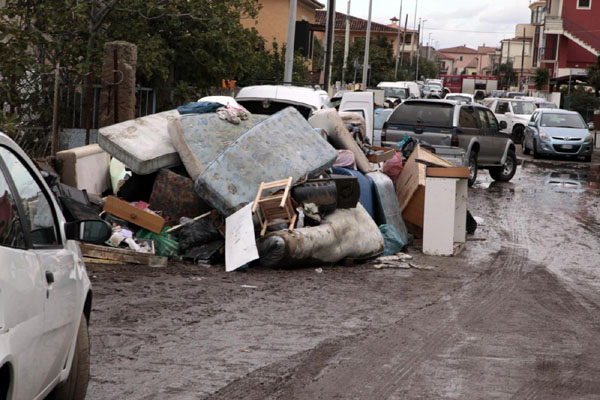 Alluvione in Sardegna: morti e feriti. Più di 2700 gli sfollati Alluvione in Sardegna: morti e feriti. Più di 2700 gli sfollati