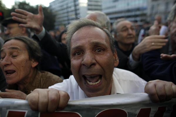 Grecia, i disoccupati s’iniettano il virus dell’Hiv per avere il sussidio statale Grecia, i disoccupati s’iniettano il virus dell’Hiv per avere il sussidio statale