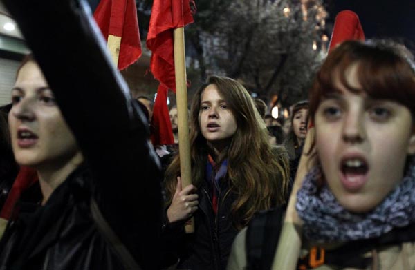 Grecia, i disoccupati s’iniettano il virus dell’Hiv per avere il sussidio statale Grecia, i disoccupati s’iniettano il virus dell’Hiv per avere il sussidio statale