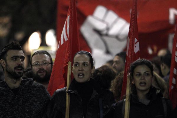 Grecia, i disoccupati s’iniettano il virus dell’Hiv per avere il sussidio statale Grecia, i disoccupati s’iniettano il virus dell’Hiv per avere il sussidio statale