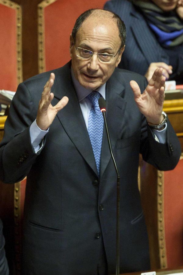 Berlusconi non è più senatore. “Democrazia in lutto” Berlusconi non è più senatore. “Democrazia in lutto”