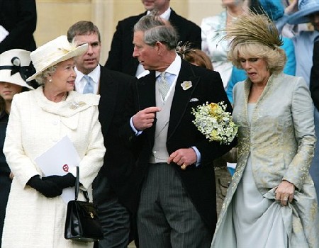 Il principe Carlo sempre più lontano dal trono: “Colpa di Camilla, è alcolizzata” Il principe Carlo sempre più lontano dal trono: “Colpa di Camilla, è alcolizzata”